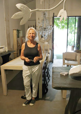 Jacqueline Morabito
ジャクリーヌモラビトのチャームシンプル　家具　陶器　グラス　リネンオブジェ
